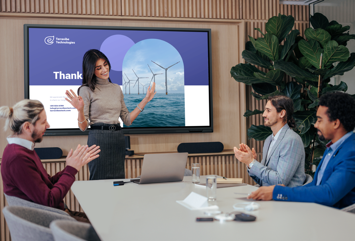 Newline Click2Cast - Wireless-Presentation-Dongle - 4K 3840x2160 - USB-C - bis 9 Streams - Touchback - Windows, macOS, Android, ChromeOS, Linux