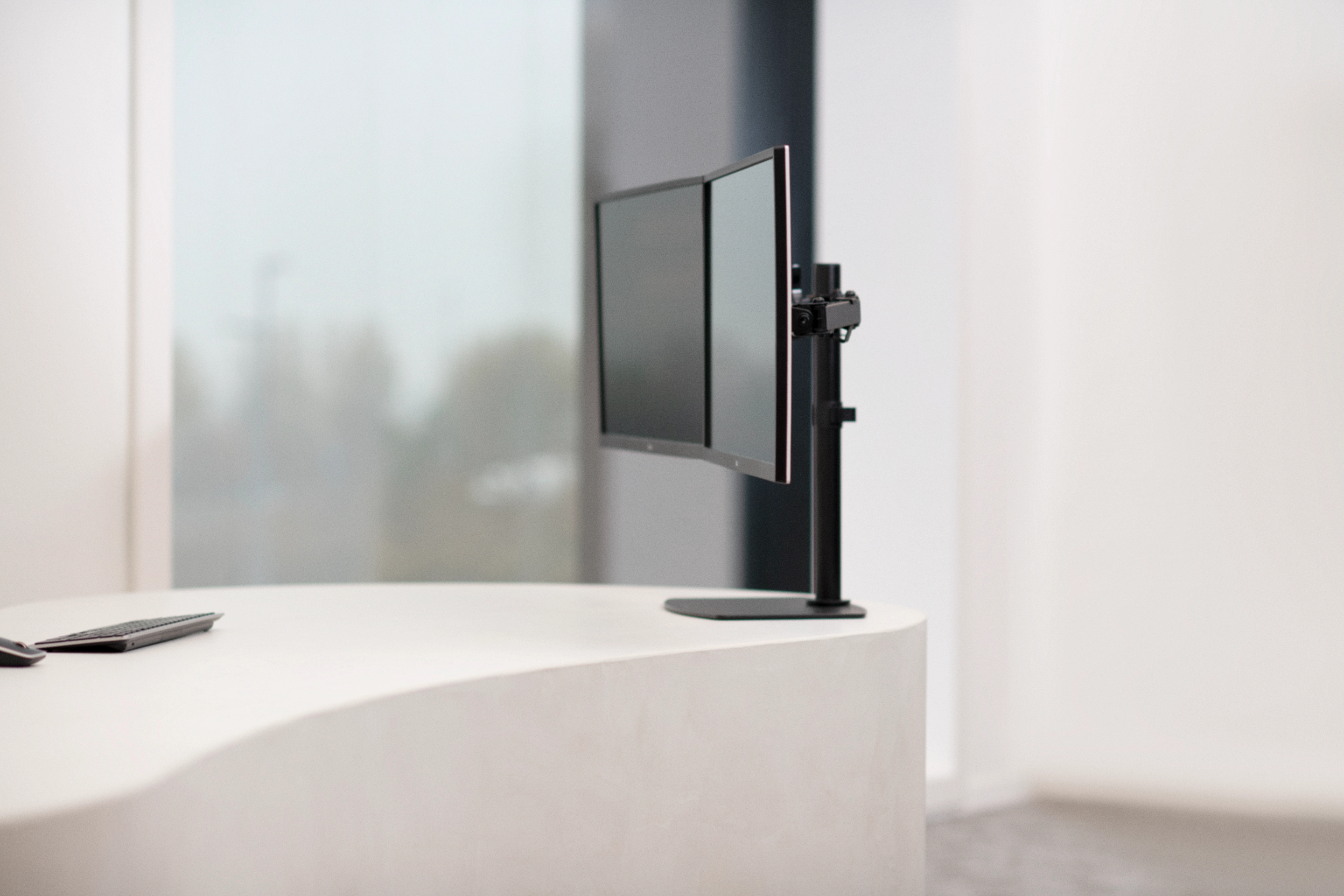 Vision VFM-DSDB - Doppel-Bildschirm-Schreibtischständer - 2× 13-32" - VESA 75x75/100x100 - 2× 8 kg - Doppelschwenkarm - schwarz