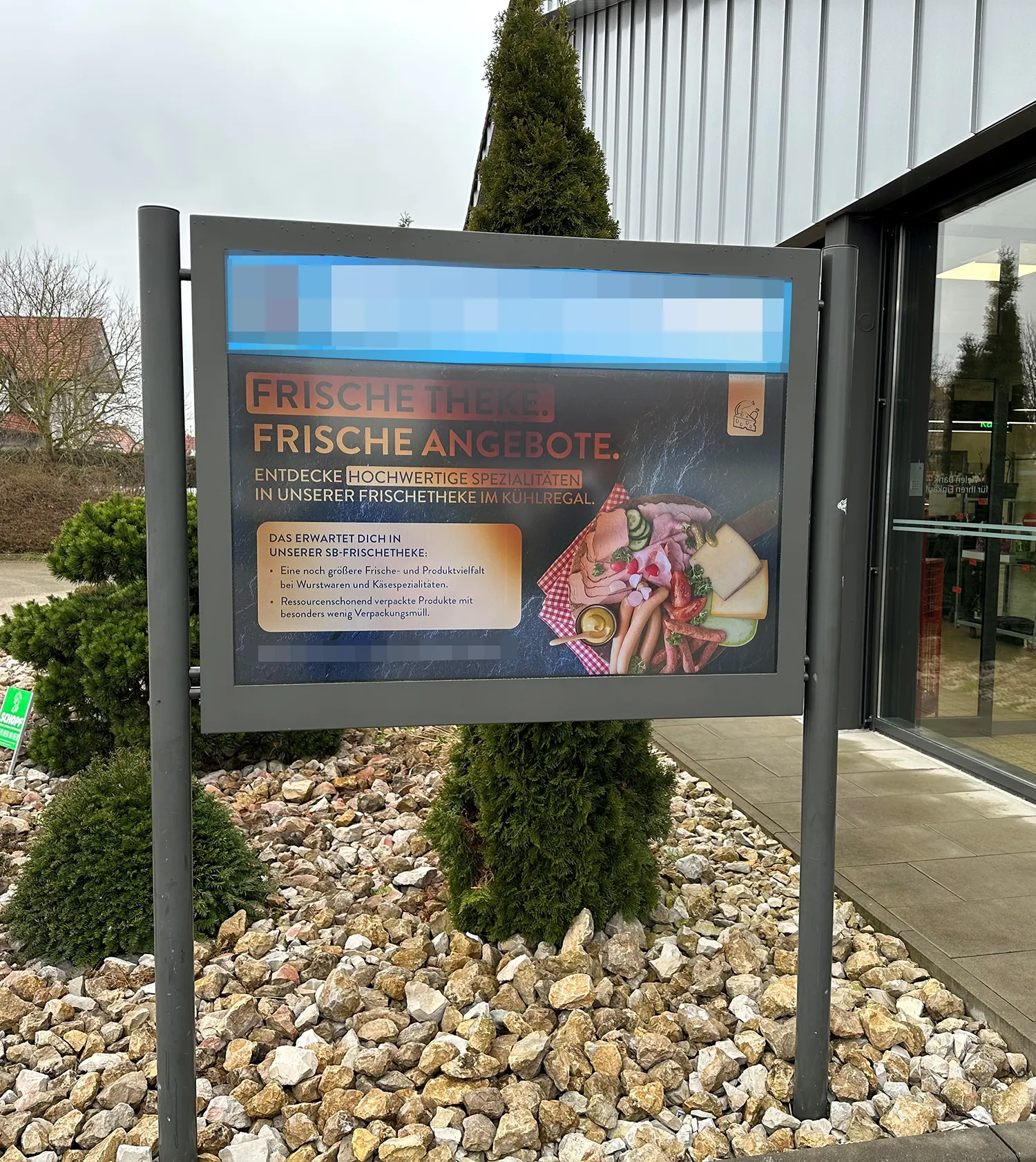 Nahaufnahme gelblich-braune Flecken – Isotropic Failure im Panel